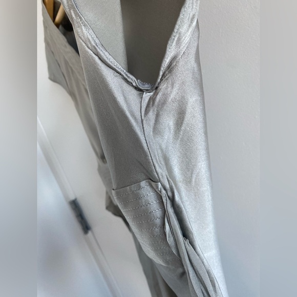 Express Design Studio Silk Silver Top Size S - Picture 8 of 10